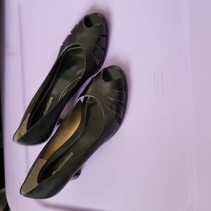 Naturalizer leather pumps